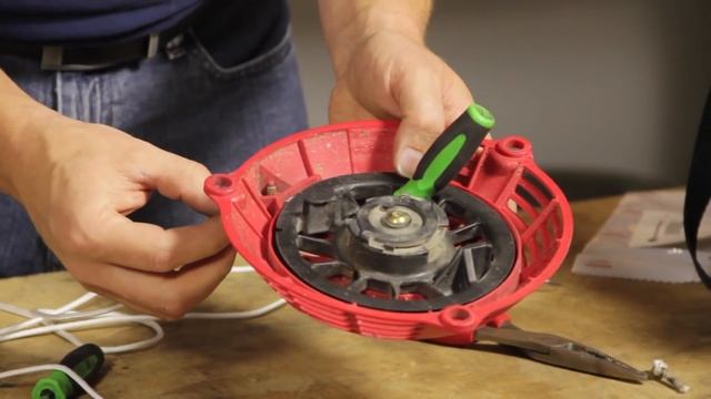 How to Replace a Pull String on a Push Mower : Lawnmower Maintenance & Repair смотреть онлайн