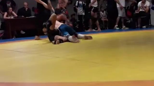 ММА Воробьев Богдан 1й бой тренер Сапах Д. смотреть онлайн