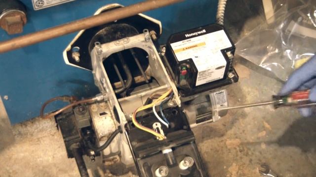 How a Fuel Oil Burner Works and Troubleshooting a Failure - ElementalMaker смотреть онлайн