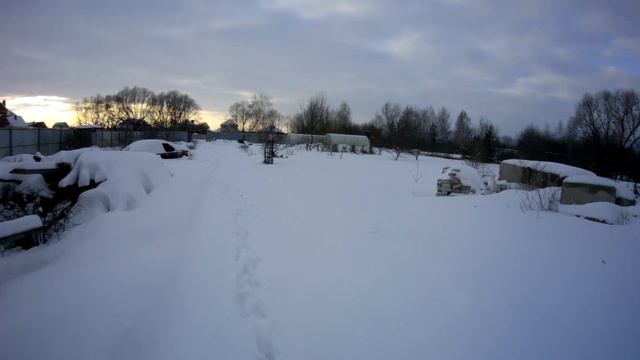 Чищу снег и пробуждаю пит байк из месячной спячки. смотреть онлайн