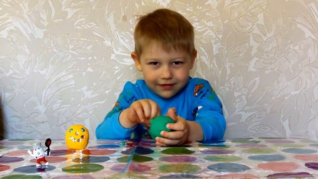 Play-Doh шары с игрушками Инопланетяне Киндерино профессии Play-Doh balls with toys Aliens Kinderin смотреть онлайн