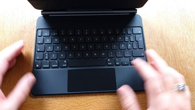 My Apple Magic Keyboard for the iPad Air 4 (2020) / iPad Air 5 M1 (2022) unboxing and test! смотреть онлайн