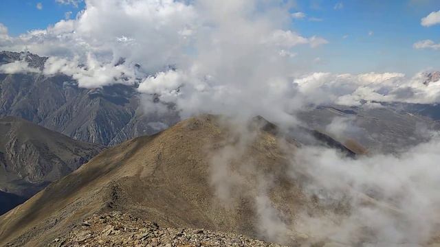 С горы Джегетджара, между сёлами Безенги и Верхняя Балкария. смотреть онлайн