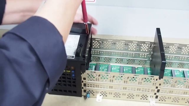 How to assemble a CLogix chassis and modules смотреть онлайн