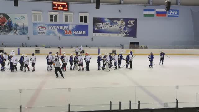 Хоккейный матч между командами ОРЛАН 50+ и ИНТЕГРАЛ.
Стерлитамак-Арена