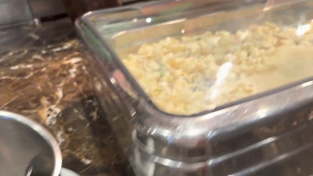 Завтрак в отеле SPLASH BECH RESORT после бессонной ночи .