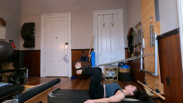 45 MIN Pilates TOWER Flow (Pilates Cadillac, tower or springboard) смотреть онлайн
