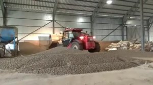 телескопический погрузчик Маниту в работе