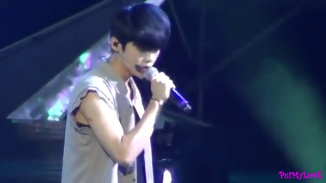 Последнее выступление Лухана . Лухан плачет.