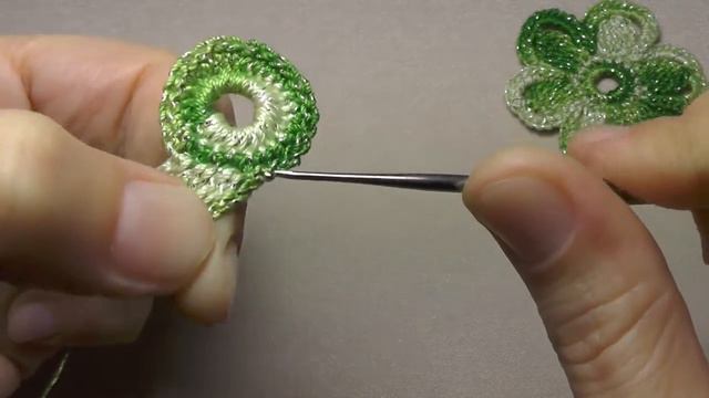 Как связать крючком простой ЦВЕТОЧЕК вязание для начинающих Lessons for beginners crochet смотреть онлайн
