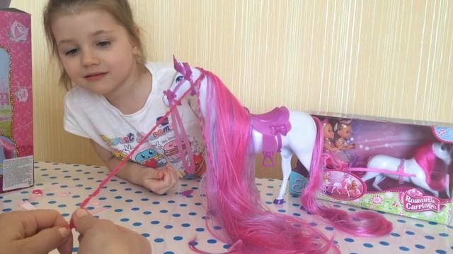 Открываем лошадку Steffi с невероятно длинной гривой и лошадку c куклами Evi love смотреть онлайн