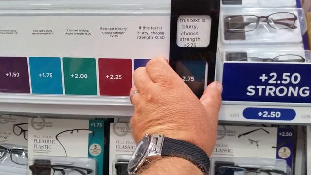 Подбор очков для чтения в магазине Costco, Sacramento. смотреть онлайн