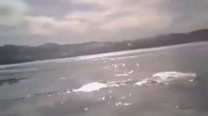 На Байкале машина провалилась под лед