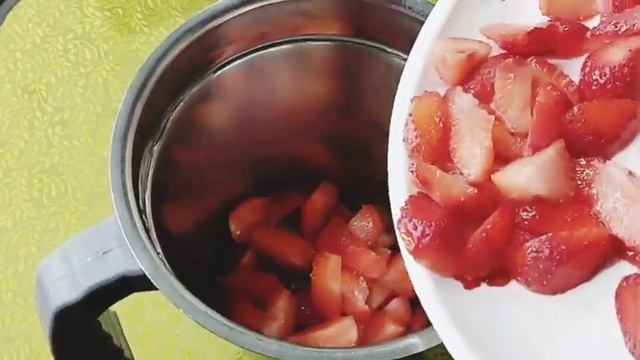Creamy Strawberry Milkshake |Strawberry Milkshake with Ice cream | Home made Strawberry Milkshake смотреть онлайн