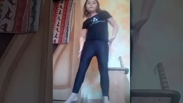 Hiтанцую новый танец чёрный Фредди смотреть онлайн