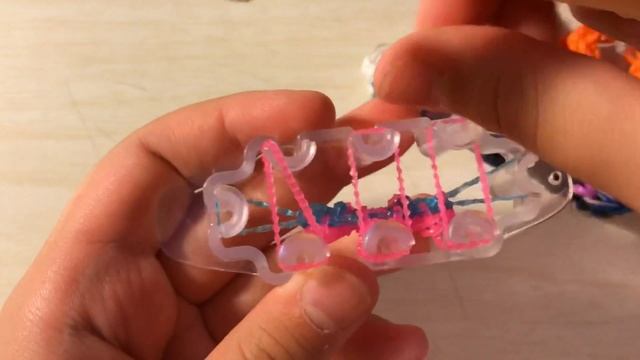 Плетение из резиночек / Плетение КОЛЬЦА на станочке монстр - тейл . смотреть онлайн