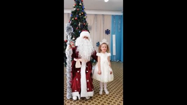 Новогоднее представление у Ёлочки смотреть онлайн