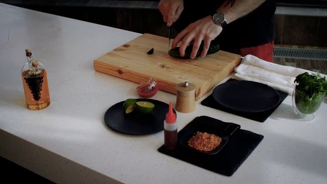 Маринованные креветки с карпаччо из огурца с кунжутом 12+ смотреть онлайн
