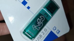 Флешка SmartBuy Glossy 32 ГБ, цвет зеленый (OZON.RU)
