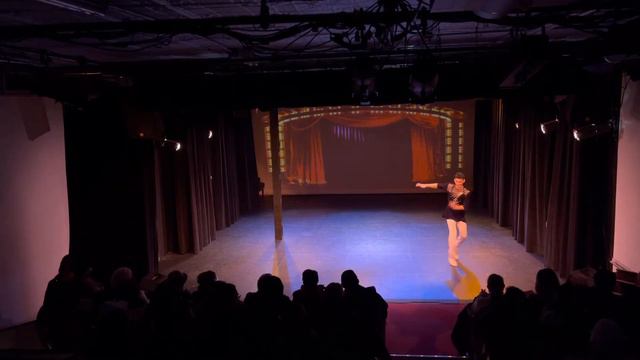 Mi tumba se rompió - Thalía Theater 2022 смотреть онлайн