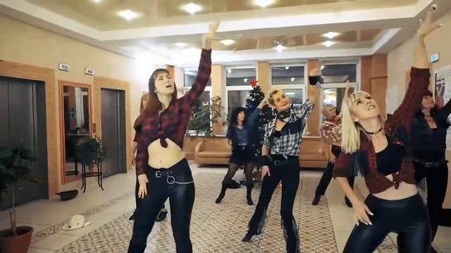 Бачата в Новокузнецке 2020 / ТС FamiDa / Tu Vecina - Maluma Feat. Ty Dolla $ign смотреть онлайн