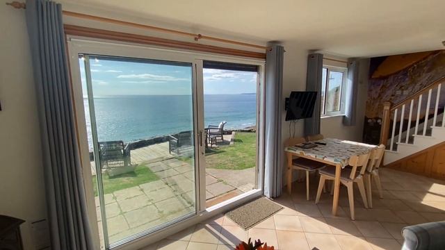 Cornish Beach House With Amazing Views смотреть онлайн
