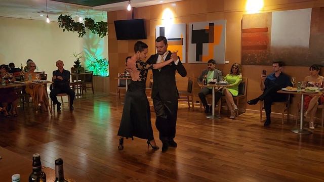 Carlos & Mirella (1/3) - Hotel Victoria - Florindo Sassone - Milonga ACDC Brasília смотреть онлайн