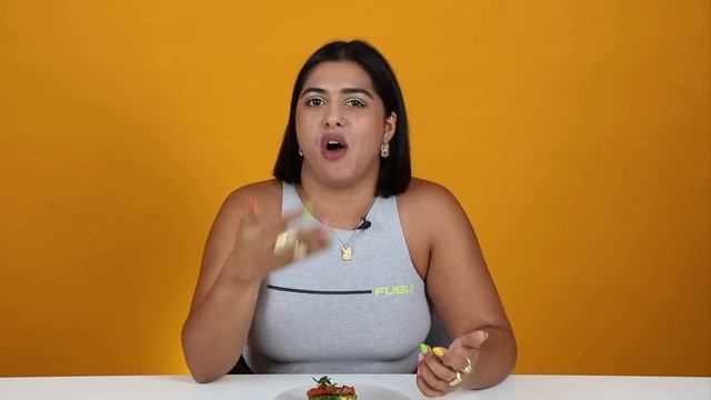 Aussies Try Each Other's Smashed Avo смотреть онлайн