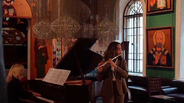 H. Mancini - The Pink Panther / Veronika Charnavokaya (flute) смотреть онлайн