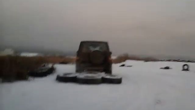 УАЗ Патриотом укатываем снег на асфальте на Молодежке смотреть онлайн