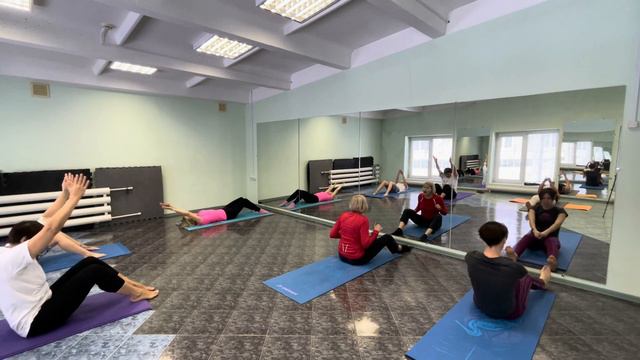 Тренировка 05.02.24, партер, акцент на тазобедренные суставы и ягодицы смотреть онлайн