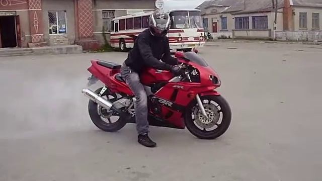 HONDA CBR 400 RR смотреть онлайн