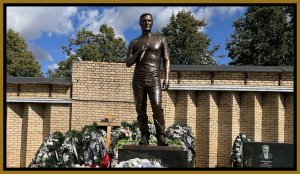 Установлен памятник Юрию Шатунову // Москва,  Троекуровское кладбище //