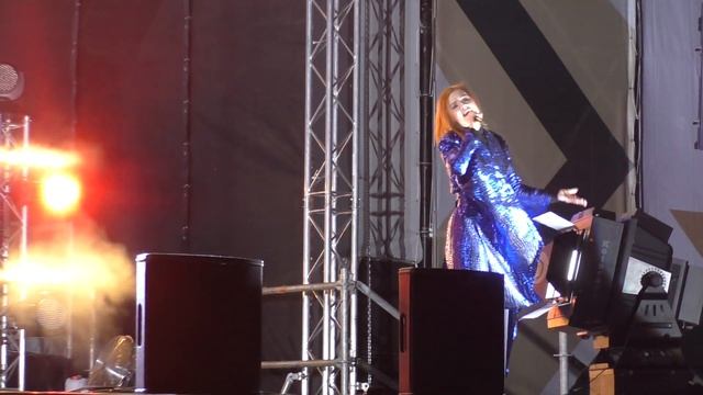 Юлия Савичева - Как твои дела (День города Балашиха 191год 18.09.2021) смотреть онлайн