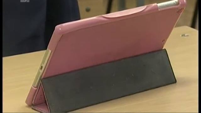 Отобрать гаджеты хотят у школьников. Почему против челябинские учителя? смотреть онлайн