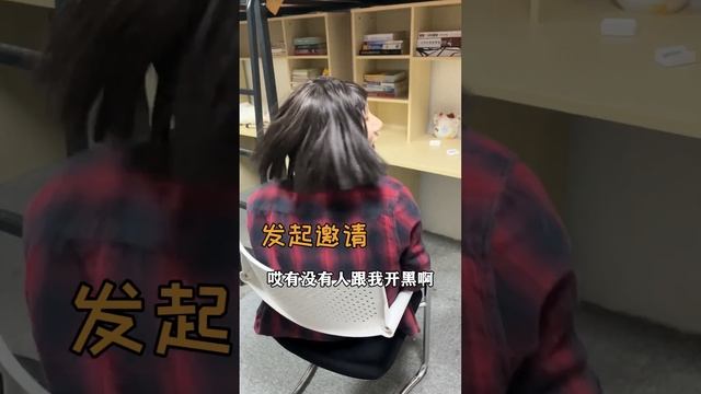 那些初入职场的显眼包，管客户叫老师，客户点特色午餐他竟然亲自上演甩面？【小冷不冷】 смотреть онлайн