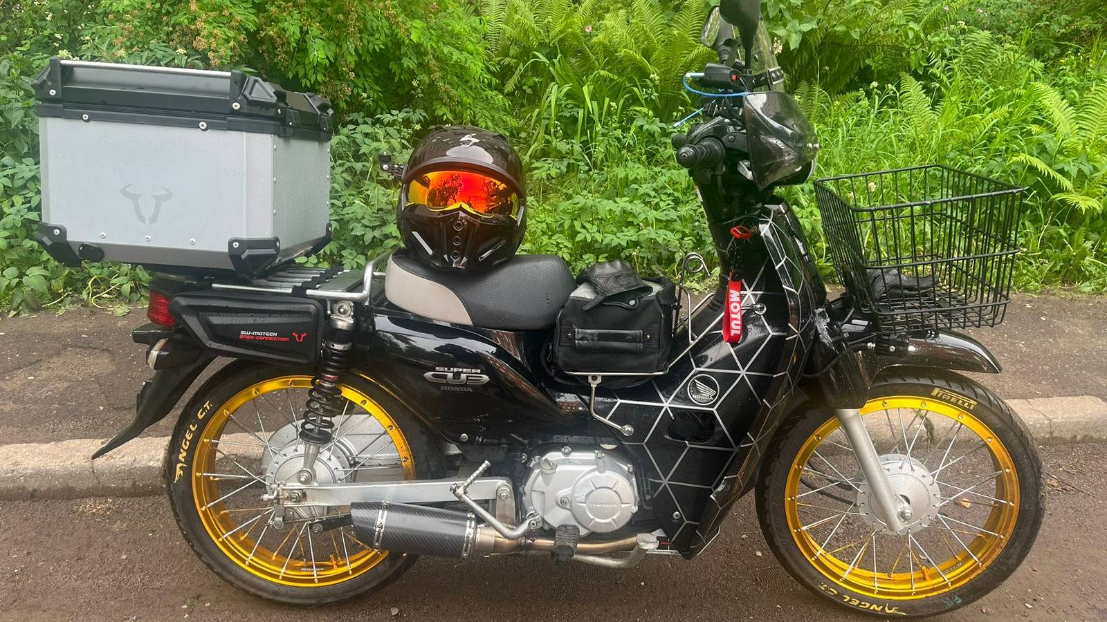 HONDA SUPER CUB AA04 КУРЬЕР ч.21 и ч.22 попал под дождь чуть не упал! смотреть онлайн