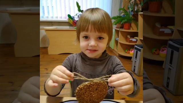 Золота красуня осінь-чарівниця!По землі ступає, золотом іскриться. смотреть онлайн