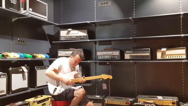 Marshall SV20C Studio Vintage Combo, Fender Vintera Stratocaster Video 5 смотреть онлайн