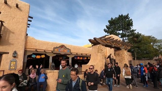 Disney100 & Halloween in Disneyland Parijs! - 100 Disney figuren uit het kasteel! смотреть онлайн