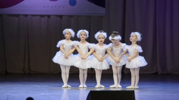Школа танцев  Минск La Ballerine.  Балет для детей.  Танец Маленьких лебедей