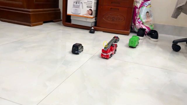 Box full of Model Car Jaguar, Nissan, Audi, Maserati, Peugeot, Pickup Truck , Police Pickup Truck 2 смотреть онлайн