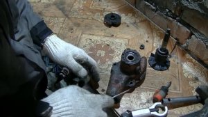 Разбираем помпу УАЗ 469