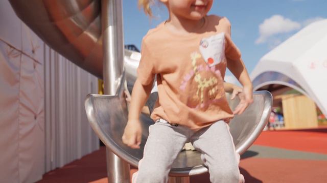 Экскурсия по площадкам «Зарядье» и «Лужники» смотреть онлайн