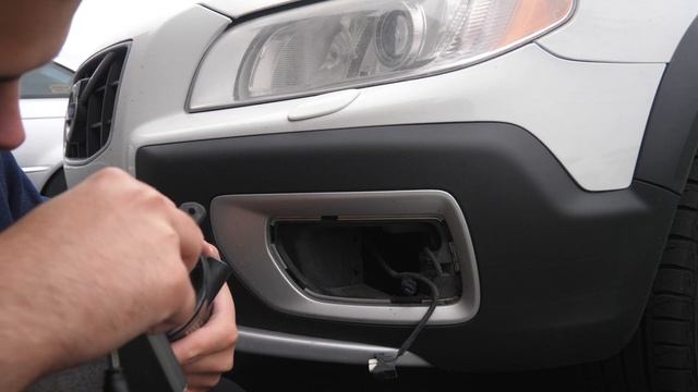 VOLVO XC70 LED FOG LIGHT INSTALL! Looks so much better now! смотреть онлайн