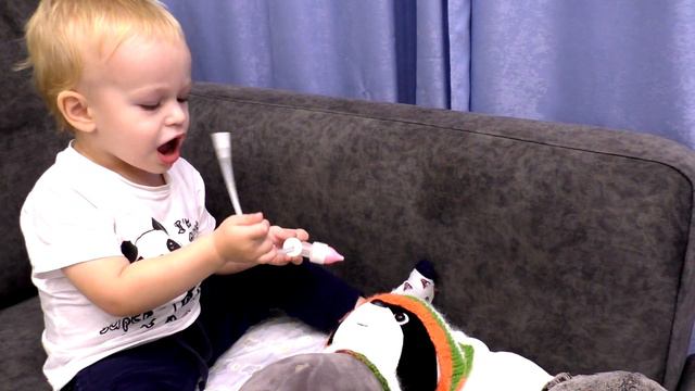 Малыш Саша Лечит больное горло смотреть онлайн