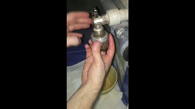 Устранение течи за стиральной машиной. Причины протечек смотреть онлайн