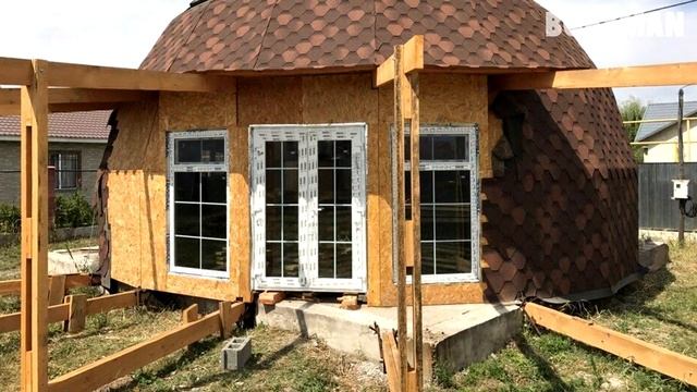 Люди не понимали, что строит их сосед! Но когда увидели результат, захотели себе такой же домик! смотреть онлайн
