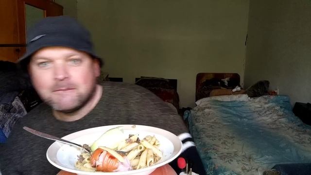 ОБЖОР макароны с тушенкой из конины/мукбанг дачный завтрак смотреть онлайн