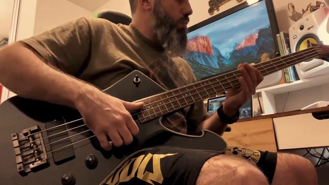 Ibanez Iceman Bass VS Fender Jazzbass American Elite смотреть онлайн